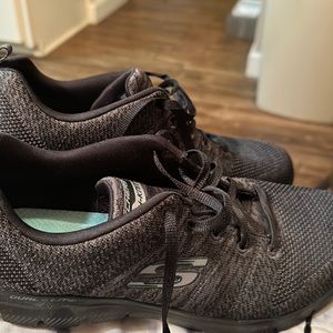 Skechers size 9, black/grey looking